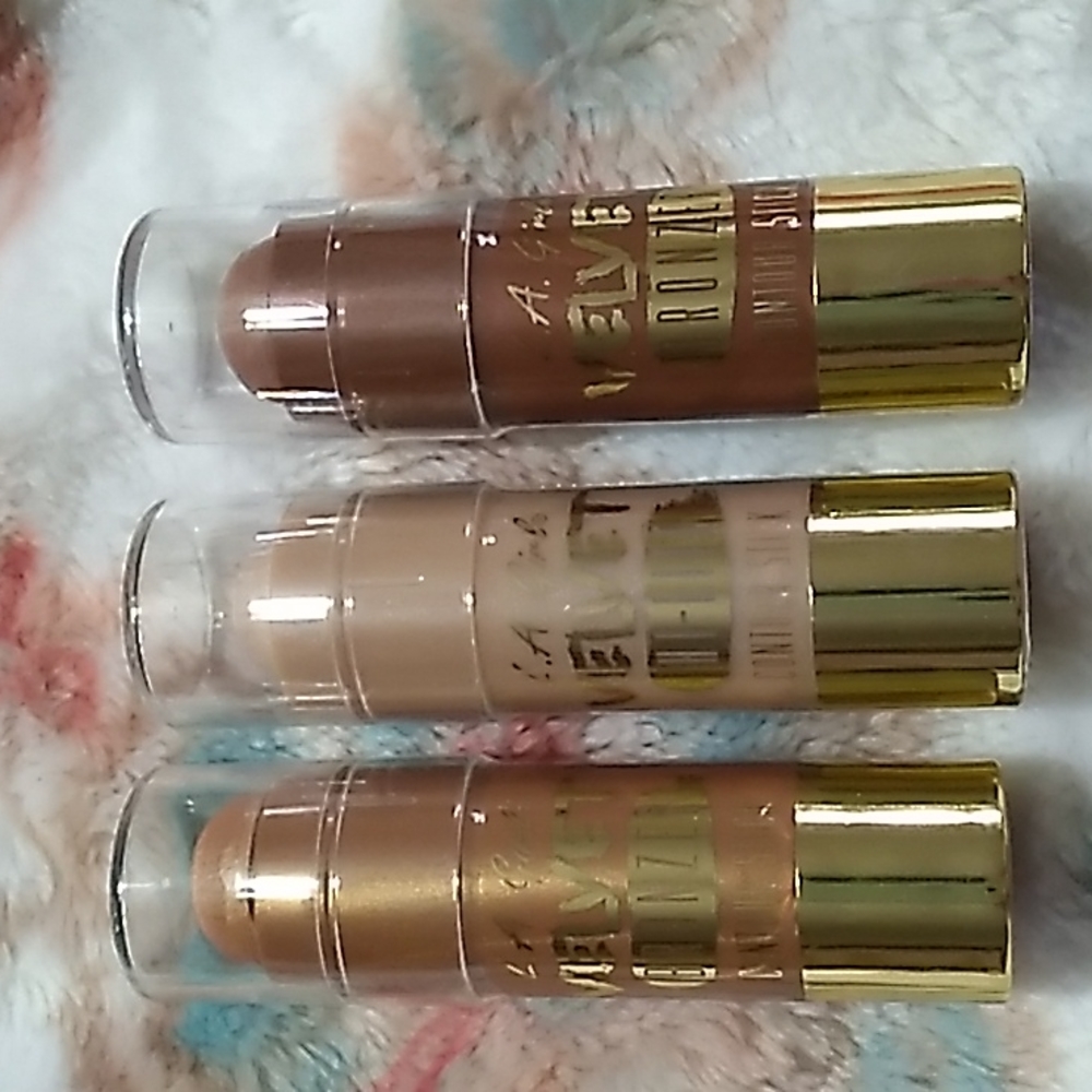 L.A Girl 2 bronzer and 1 hi-lite contour stick set 3 for 1 price.